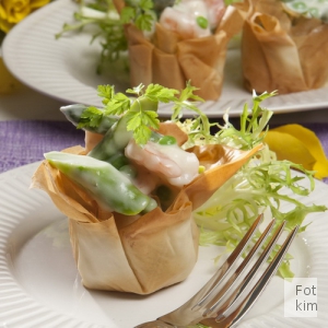 Filokurv med rejer og gr�nne asparges