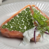 Aspargesterrin med r�gt laks